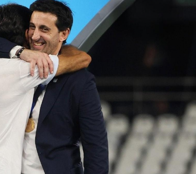 Diego Milito a los hinchas de Racing: "estamos en lo más alto de América"
